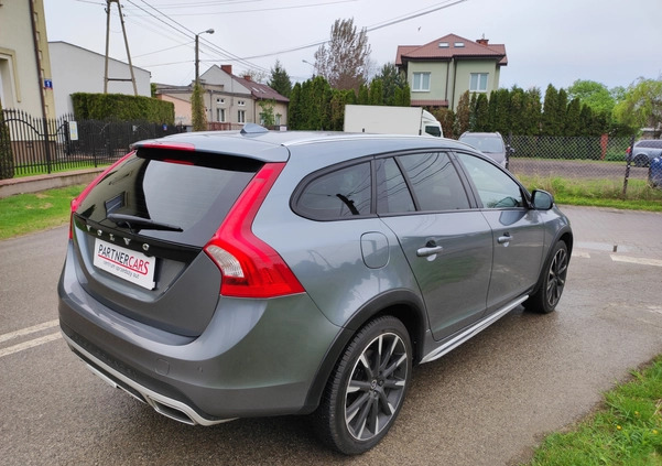 Volvo V60 Cross Country cena 69900 przebieg: 191000, rok produkcji 2017 z Płock małe 254